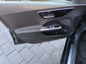 Bild 13 Mercedes-Benz C 180 T Avantgarde Automatik MBUX Kamera Ambient