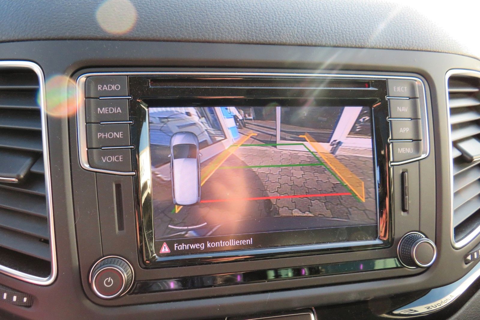 Fahrzeugabbildung Volkswagen Sharan Highline TDI DSG 7-S XENON ACC AHK "VOLL"