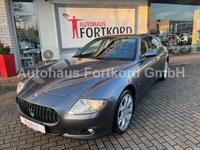 Maserati Quattroporte V Automatik - NAVI, BOSE, SZ, PDC .