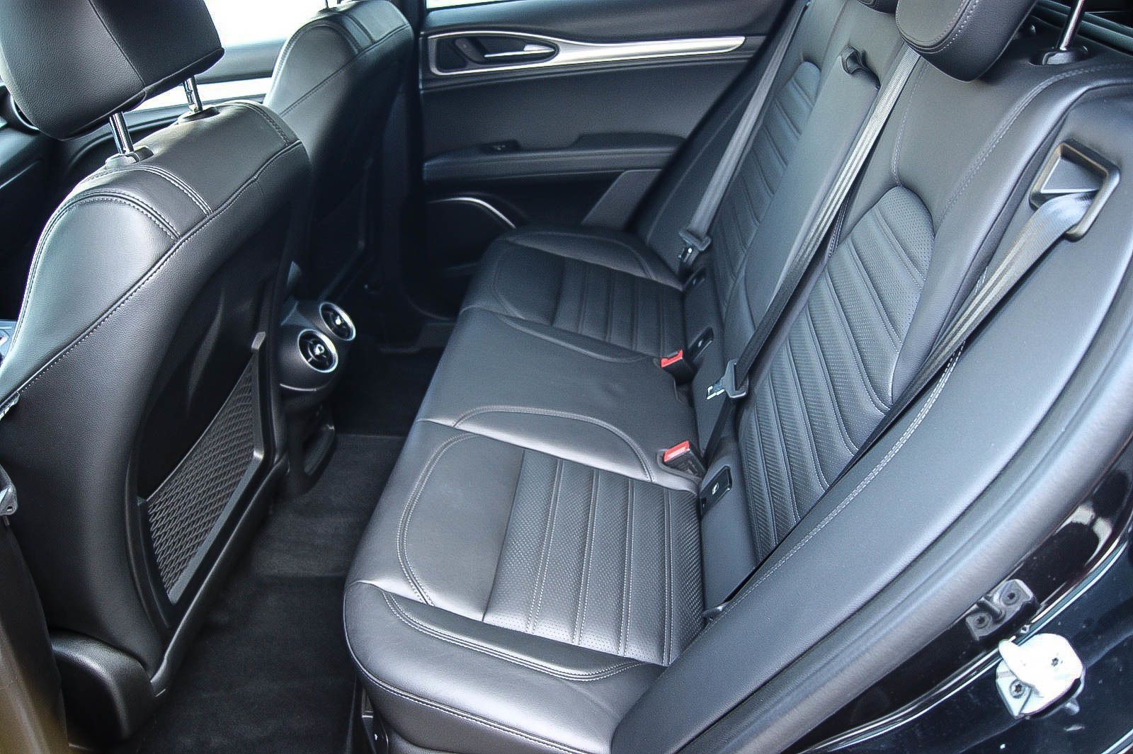 Fahrzeugabbildung Alfa Romeo Stelvio Super Q4 LUSSO SPORTPAKET LEDER WINTER