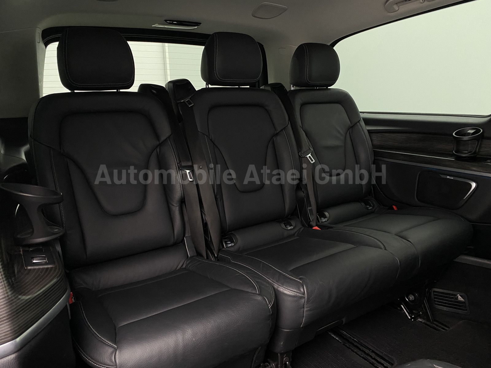 Fahrzeugabbildung Mercedes-Benz V 300d 4MATIC lang *Avantgarde Edition* 3187