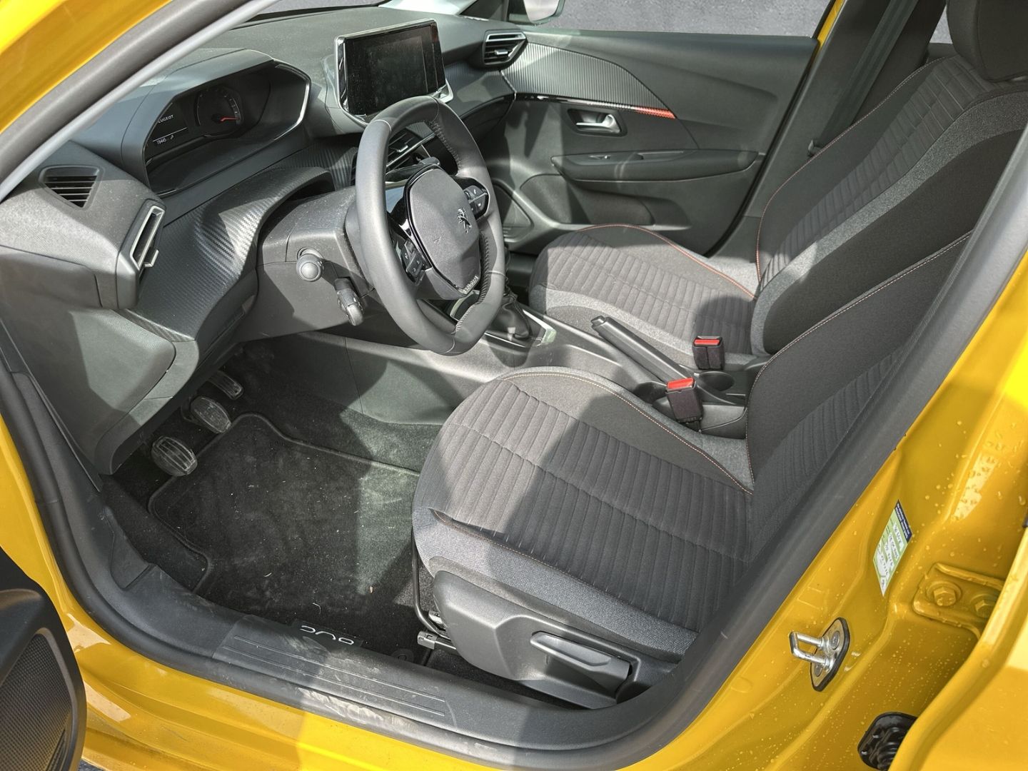Fahrzeugabbildung Peugeot 208 Active Pack DAB SHZ Spurhalteass. Verkehrsze