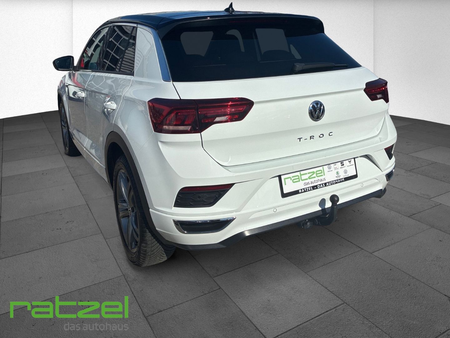 Fahrzeugabbildung Volkswagen T-Roc 1.5 TSI DSG R-Line RFK Navi AHK abnehmbar