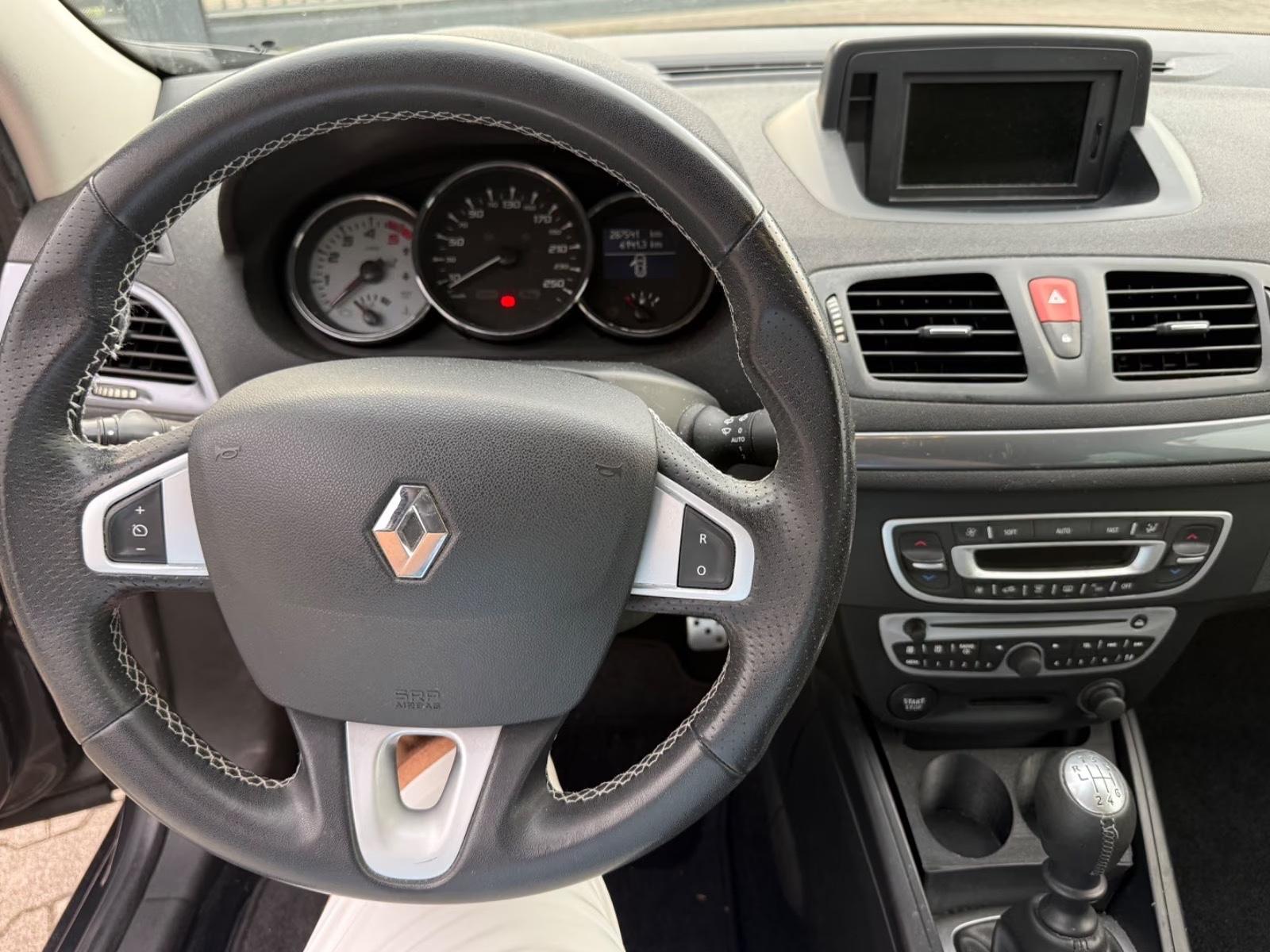 Renault Megane 2011 — photo 12