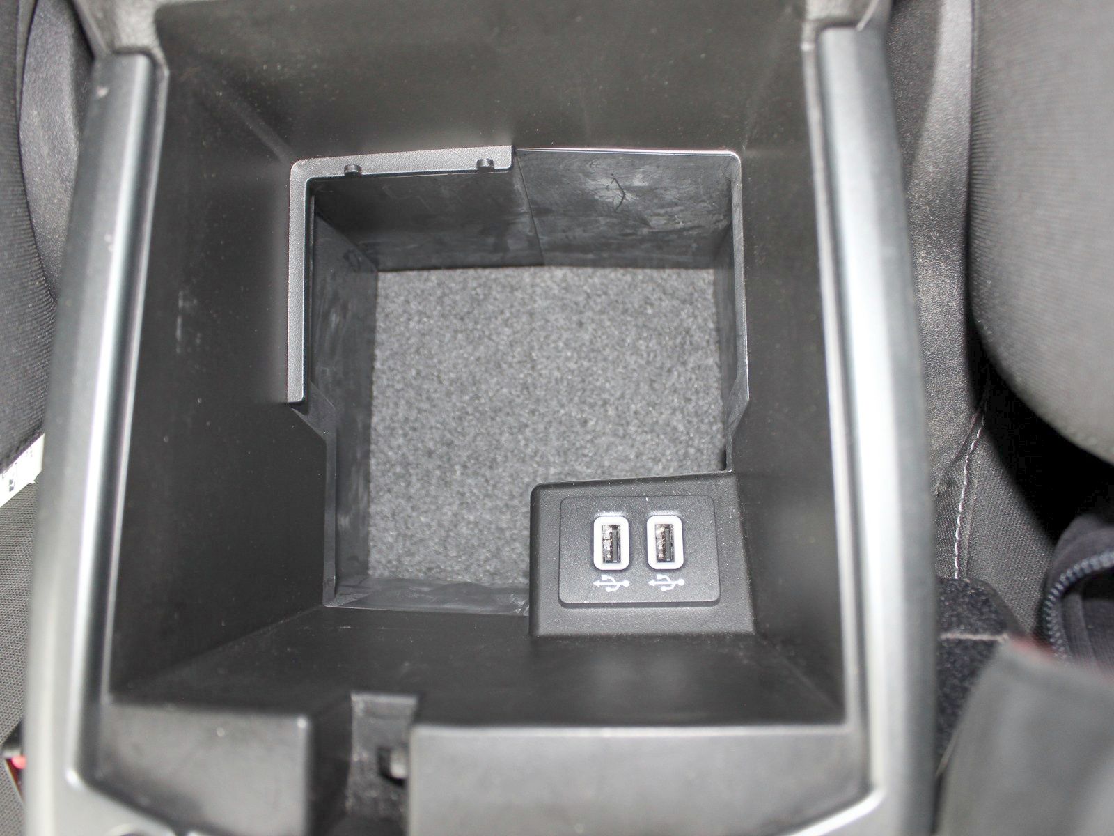 Fahrzeugabbildung Ford Kuga Cool & Connect 1,5 EcoBoost 4x2