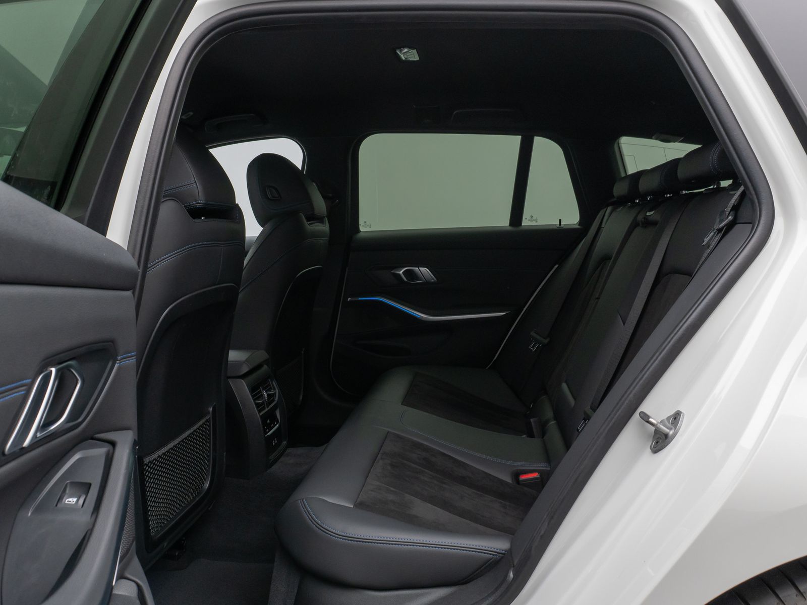 Fahrzeugabbildung BMW 330e M Sport Kamera Laser HUD DAB HiFi Komfort