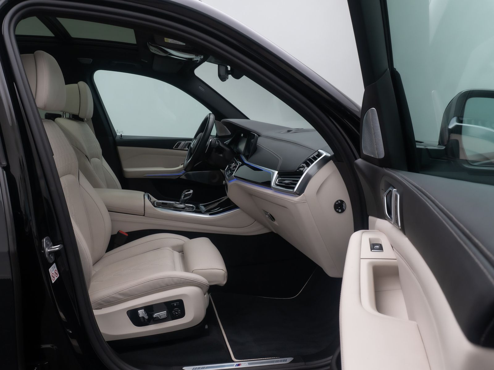 Fahrzeugabbildung BMW X5 xD40i M Sport FondEnt Massage Individual Voll