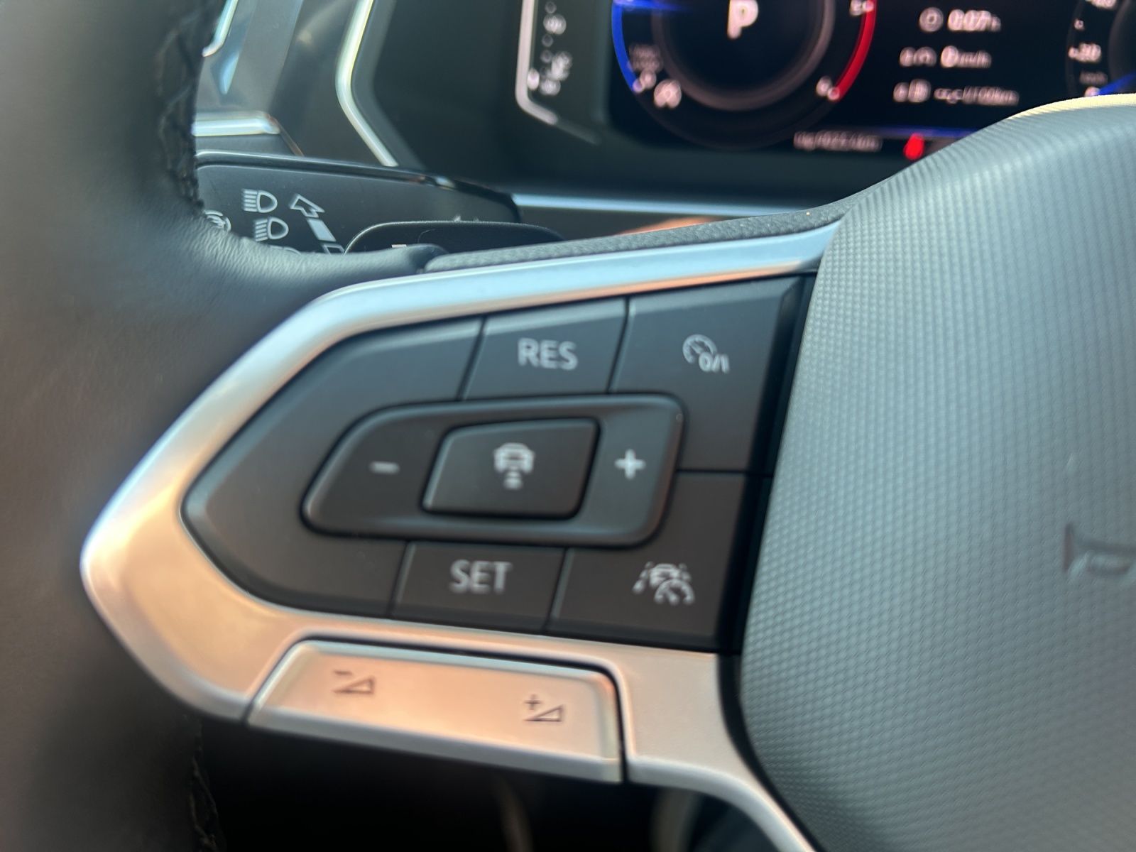 Fahrzeugabbildung Volkswagen Tiguan Elegance TDI 4M IQ.Light Navi ACC RFK SHZ