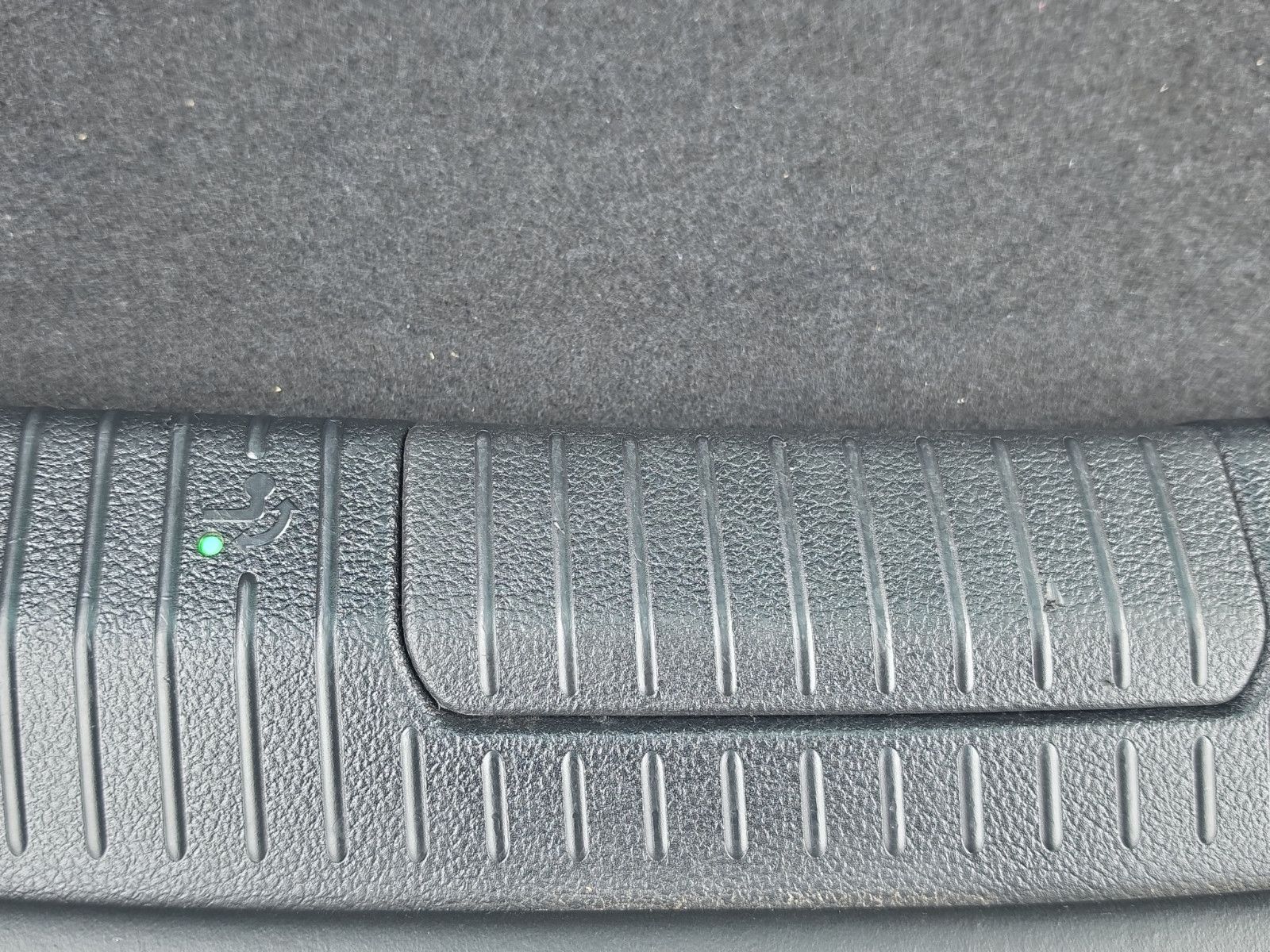 Fahrzeugabbildung Volkswagen Golf Sportsvan VII IQ.DRIVE AHK NAVI SHZ
