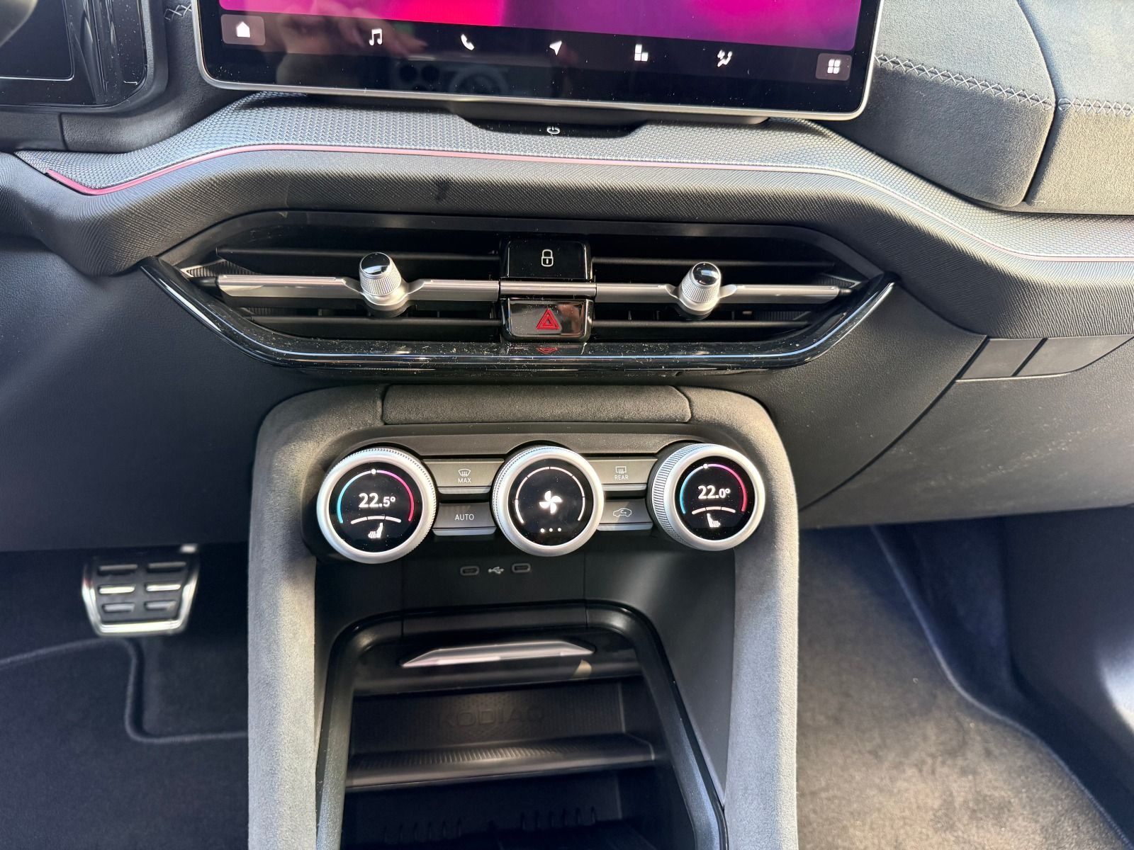 Fahrzeugabbildung SKODA Kodiaq Sportline 4x4*360°CAM*AHK*StHz*Head-Up