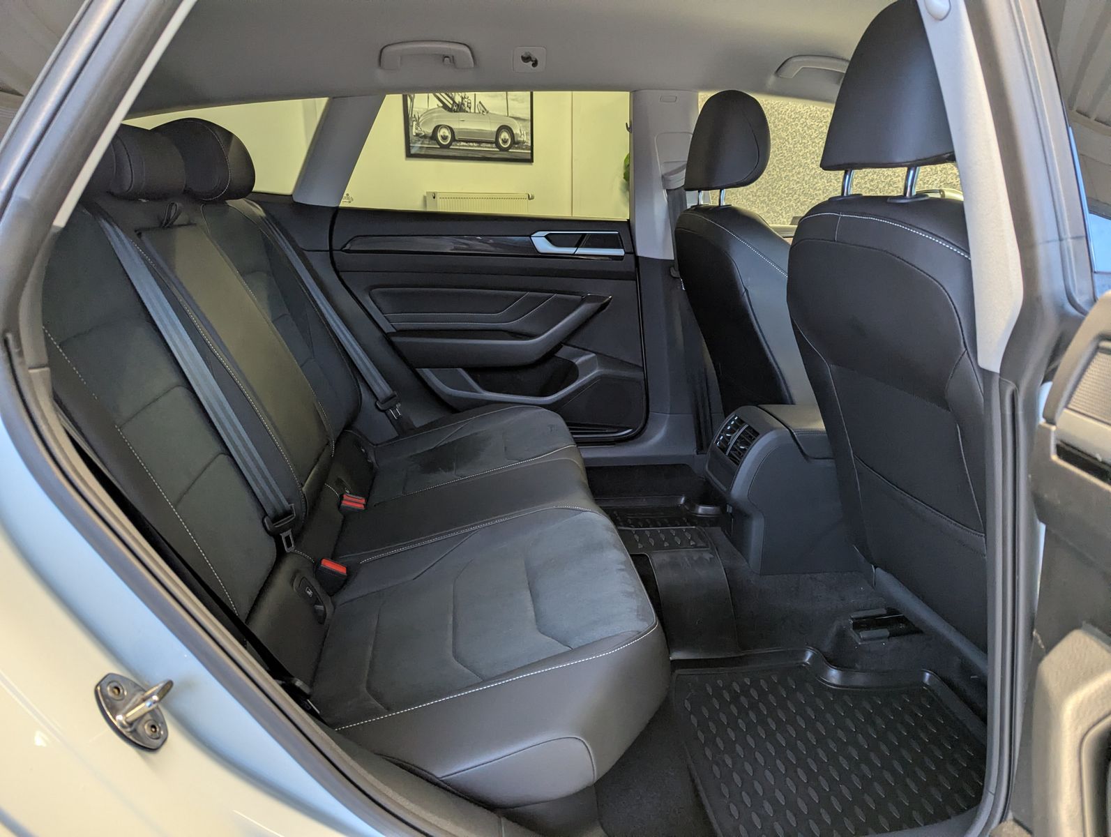 VW Arteon 2.0 TDI DSG SB Virtual LED Kamera AHK 18" - Image 15