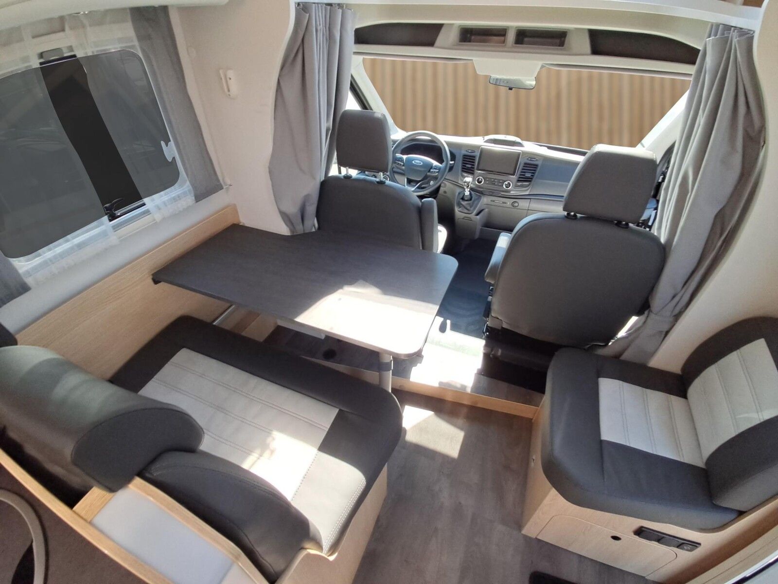 Fahrzeugabbildung Sunlight Adventure T Ford 680 Markise/SAT/TV/Solar/Navi