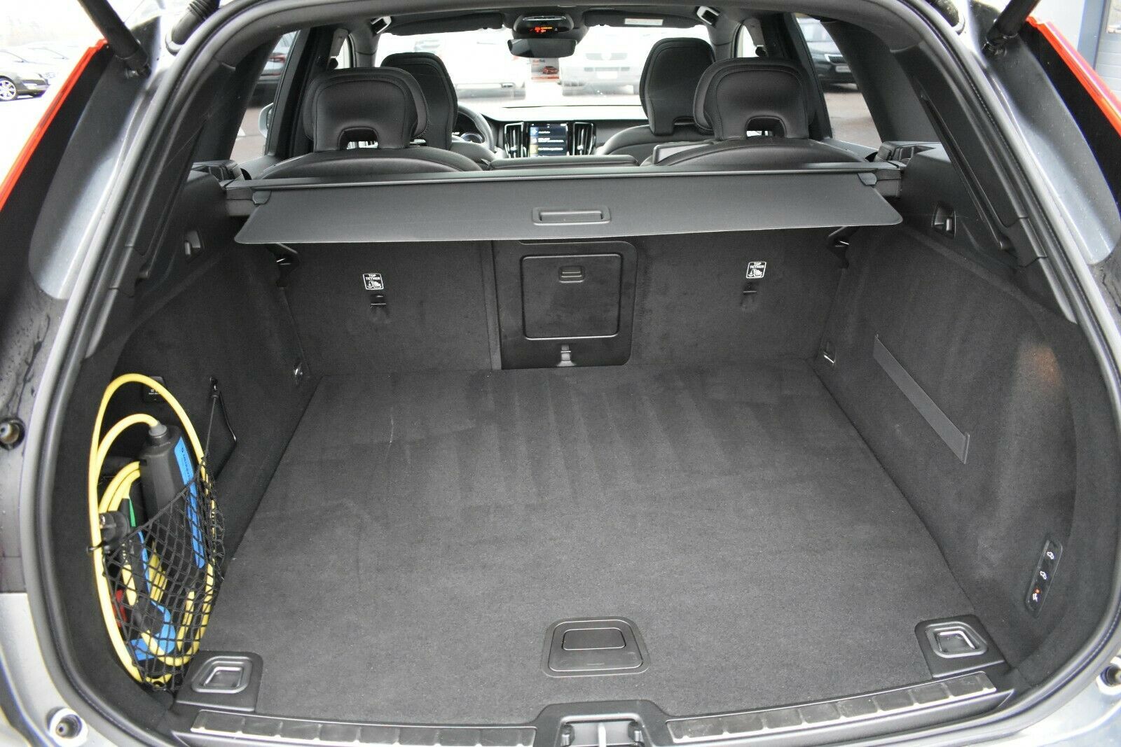 Fahrzeugabbildung Volvo XC60 T8 Twin Eng* R-Design Luft*ACC*AHK*AWD*STHZ