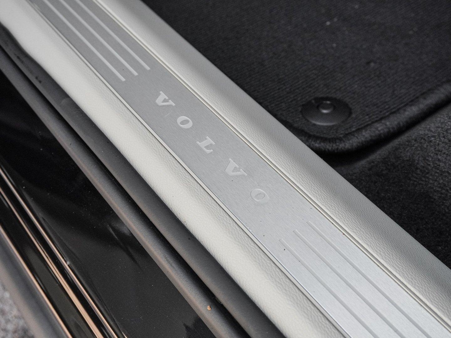Volvo XC60 T8 AWD Ultra Bright Plug-in Hybrid MASSAGE