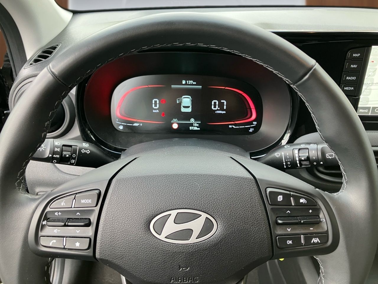 Fahrzeugabbildung Hyundai i10 SELECT Fernlichtass. Kam. Navi PDC SpurH