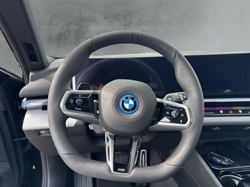 صورة 10 لـ 2026 BMW I5