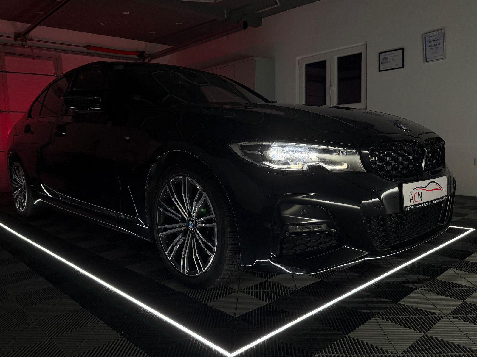 Fahrzeugabbildung BMW 330i xDrive M-SPORT/LIVE COC/HiFi/DEUTSCH