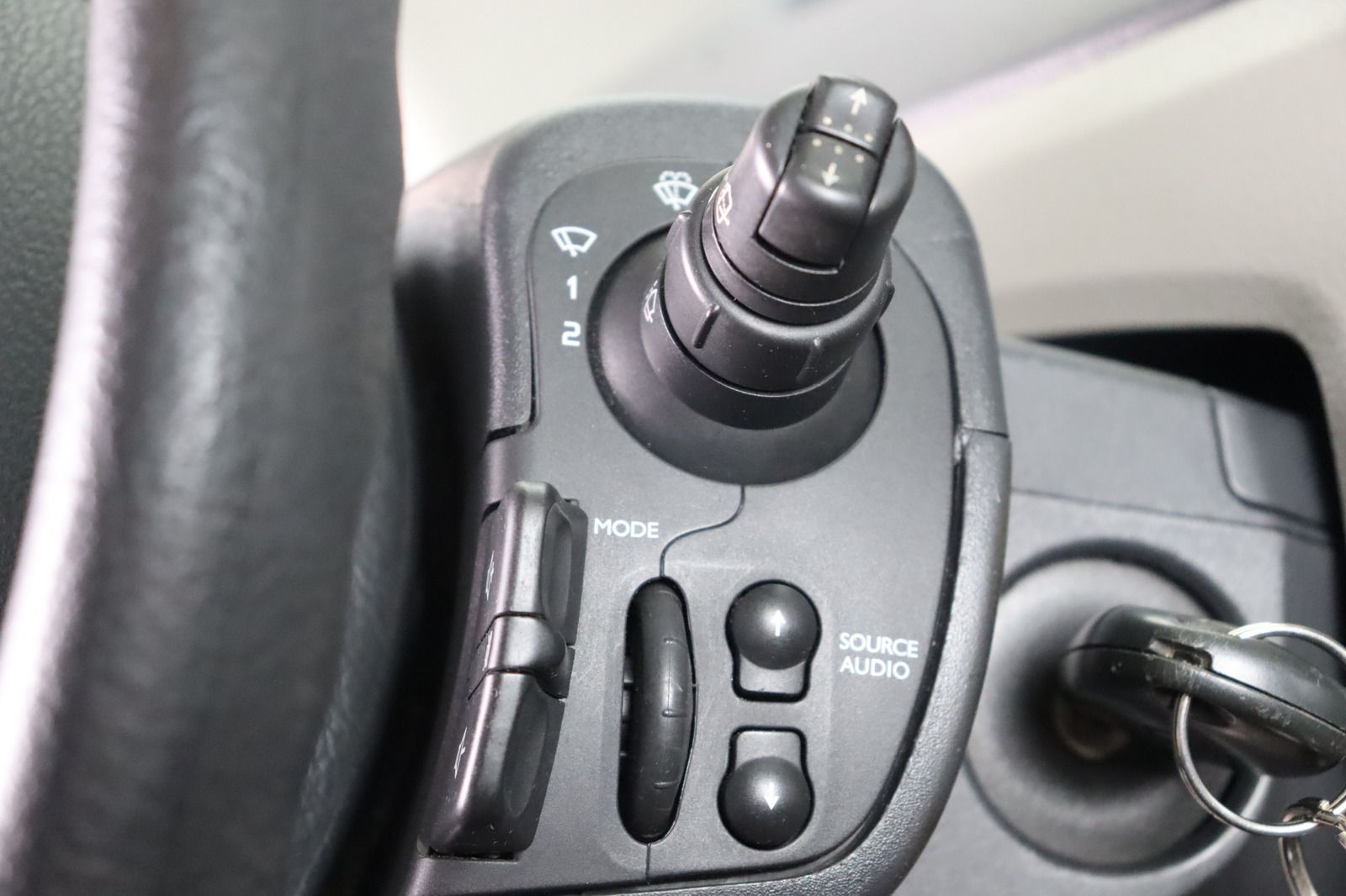Fahrzeugabbildung Renault Modus 1.2 16V * HU/AU bis 09.26 * 8-fach *