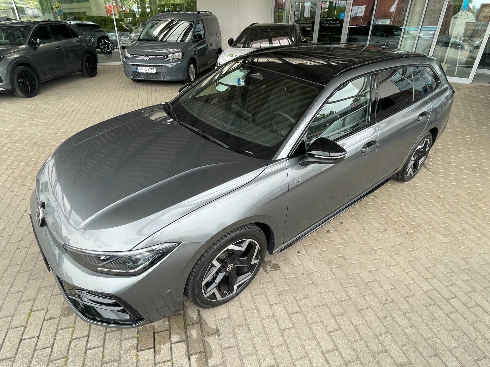 Volkswagen Passat Variant 2.0 TDI SCR DSG R-Line foto 4