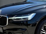 Volvo XC60 R Design AWD CarPlay+KAMERA+SDach+AHK+NAVI - Volvo XC60 mit Diesel-Antrieb: Alcantara