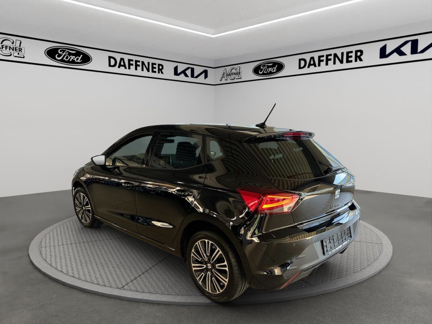 Fahrzeugabbildung SEAT Ibiza 1.0 MPI 59 kW Style LED Kamera PDC SHZ