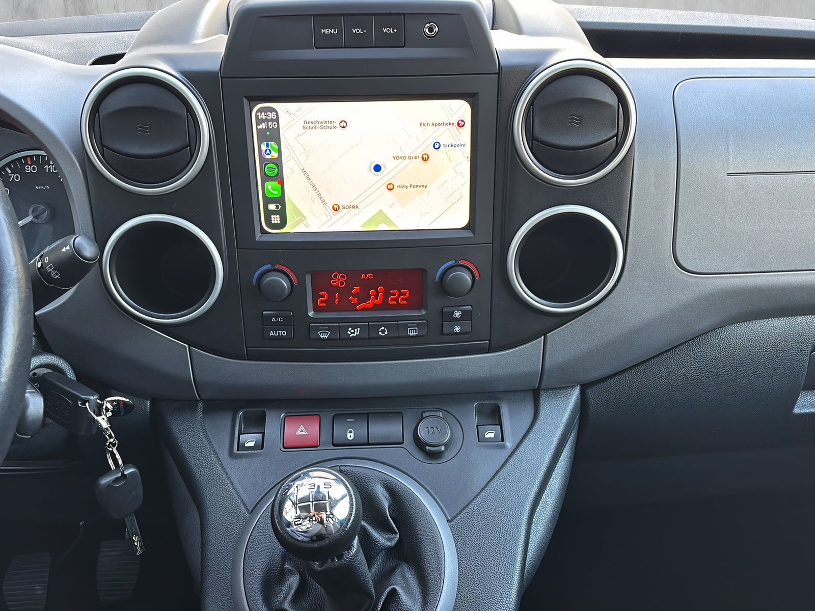 Fahrzeugabbildung Peugeot Partner Tepee Allure 1.2 Pure Tech Klimaaut.Temp