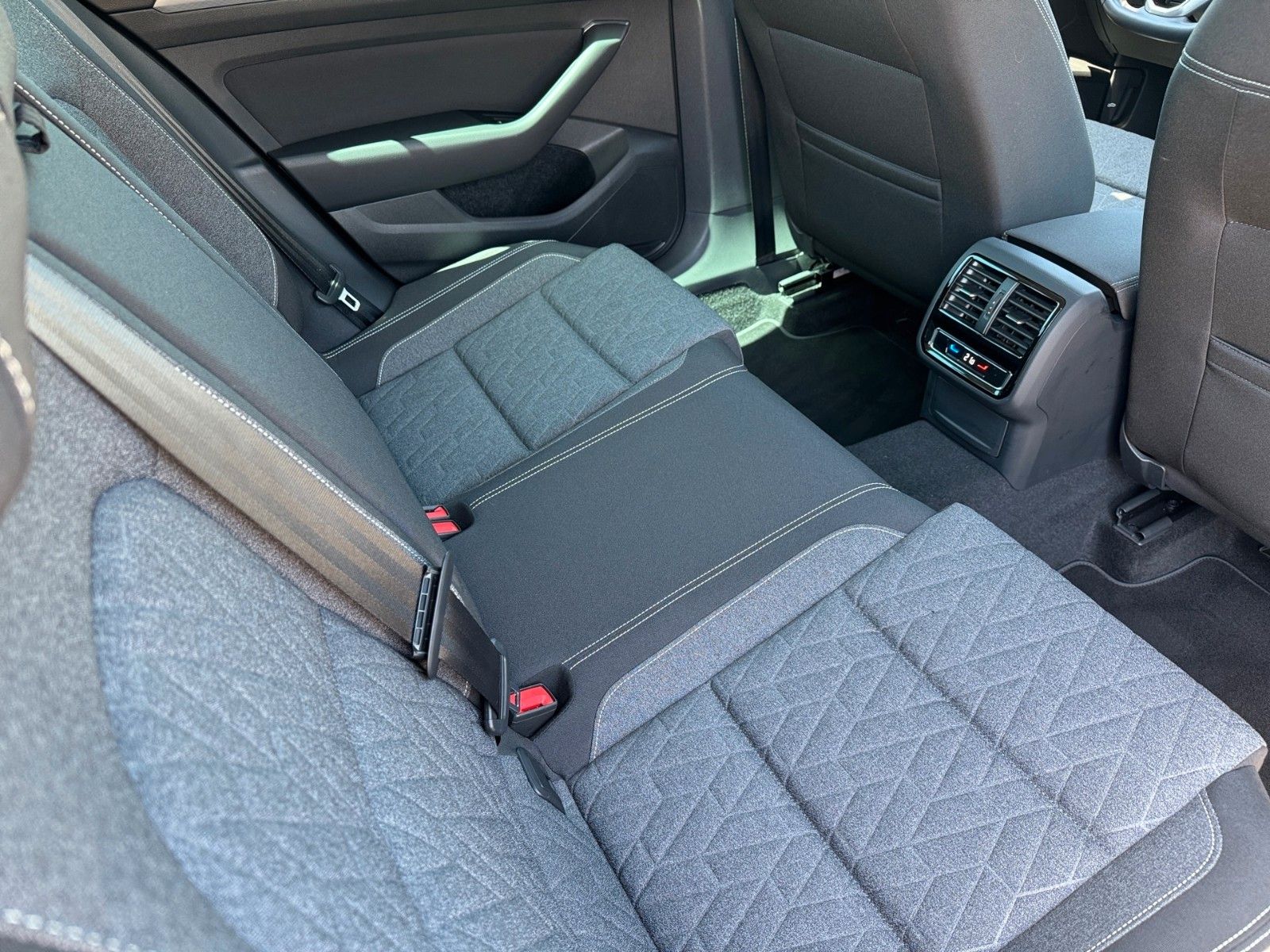 Fahrzeugabbildung Volkswagen Passat Variant Business 2.0 TDI