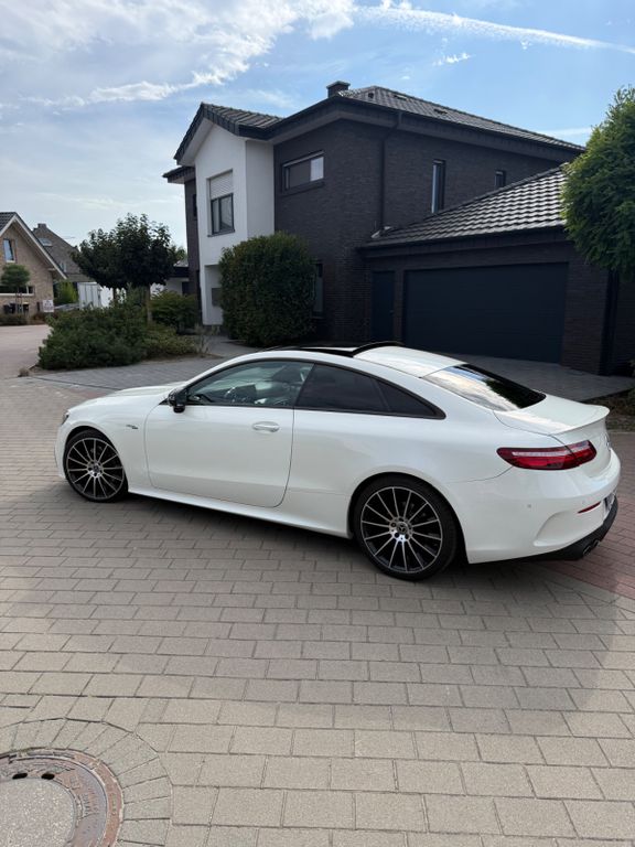 Image of Mercedes-Benz E 300