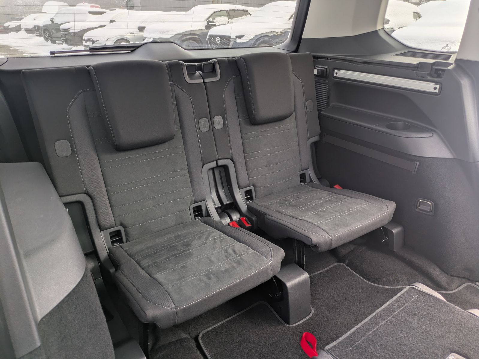 Fahrzeugabbildung Volkswagen Touran 2.0 DSG R-Line High. Pano 7-Si IQ.Dri AHK
