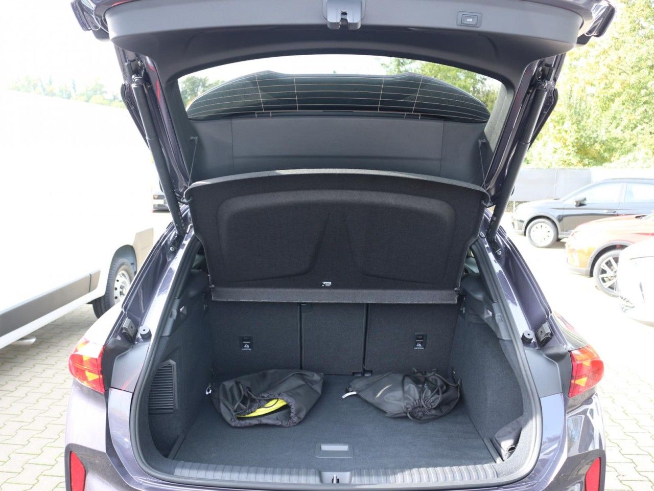 Fahrzeugabbildung CUPRA Terramar VZ 1.5 e-Hybrid DSG