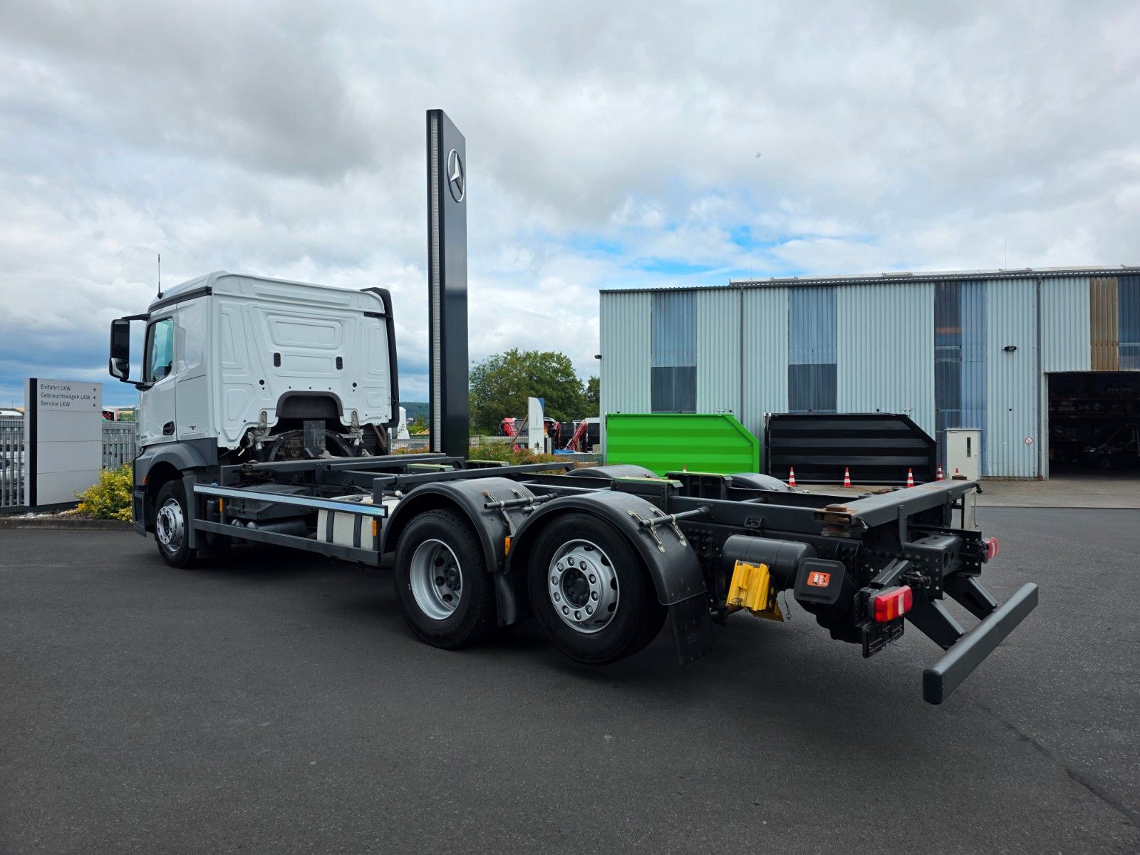 Fahrzeugabbildung Mercedes-Benz Actros 2542 L 6x2 BDF Retarder ADR