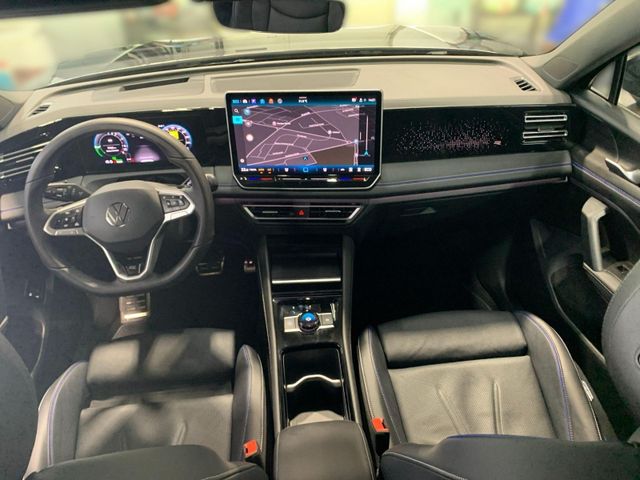 Tiguan 1.5 eTSI DSG R LINE IQ.LIGHT+AHK+PANO+HUD