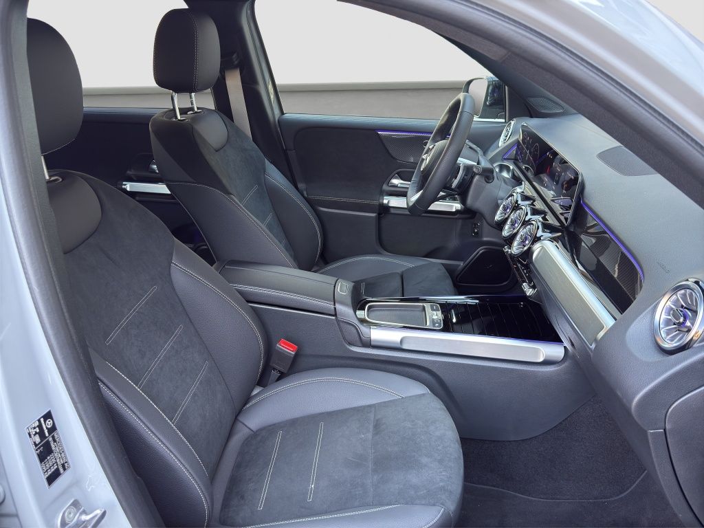 Fahrzeugabbildung Mercedes-Benz GLB 200 d AMG*Night*Multibeam*Sitzh*AHK*PDC*360°