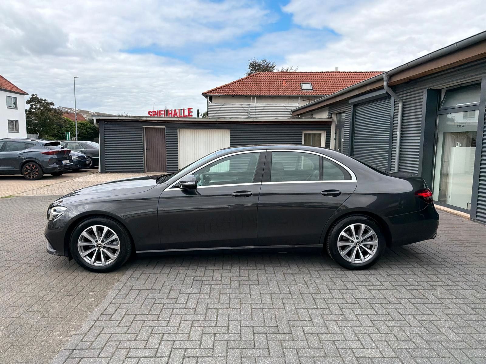 Mercedes-Benz E 200d LIMOUSINE AVANGARDE MBUX/VOLLLEDER foto 14