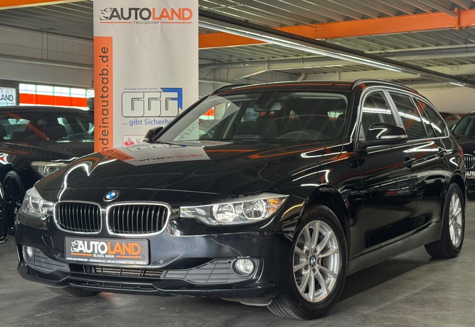 BMW 318 2013 — вигляд ззаду