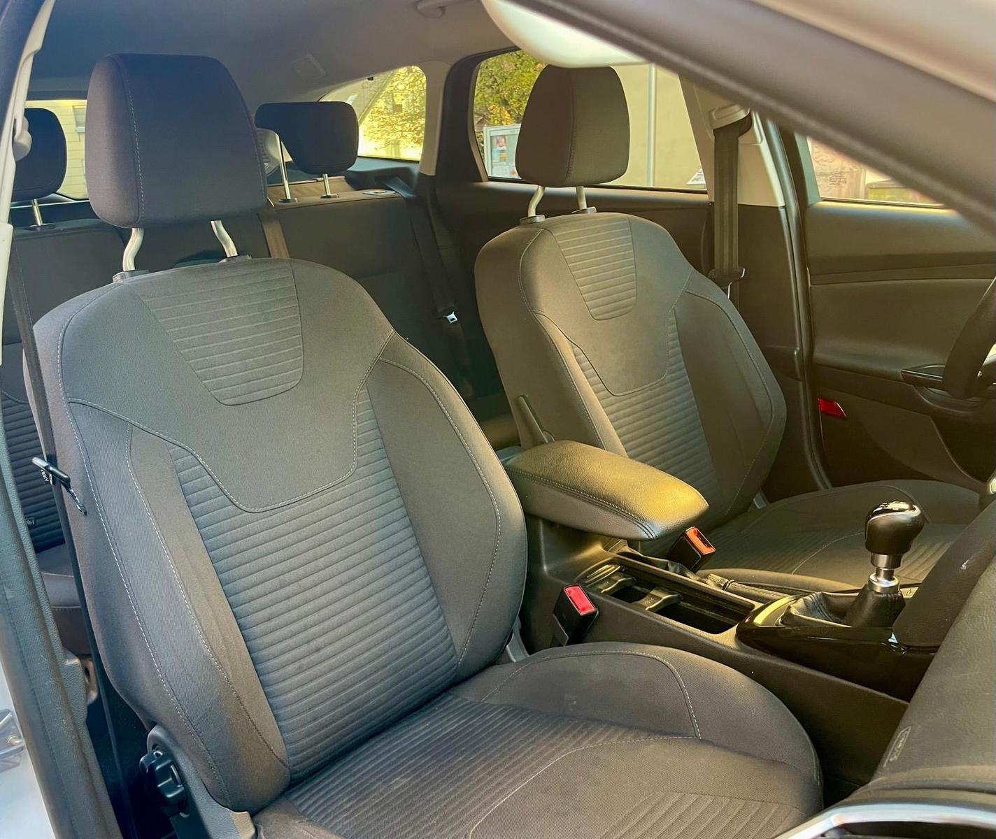 Ford Focus 2015 — photo 8