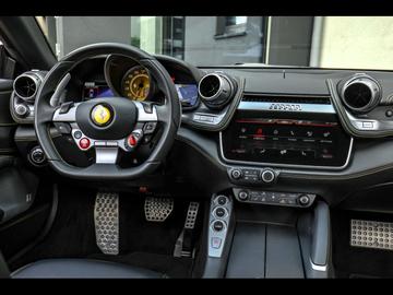 2018 Ferrari GTC4LUSSO — миниатюра 14