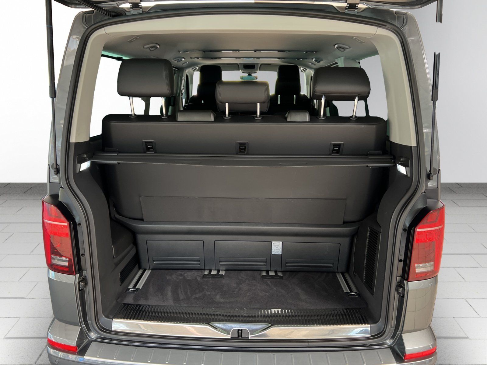 Volkswagen T6.1 Multivan 2,0 TDI Highline FWD foto 18