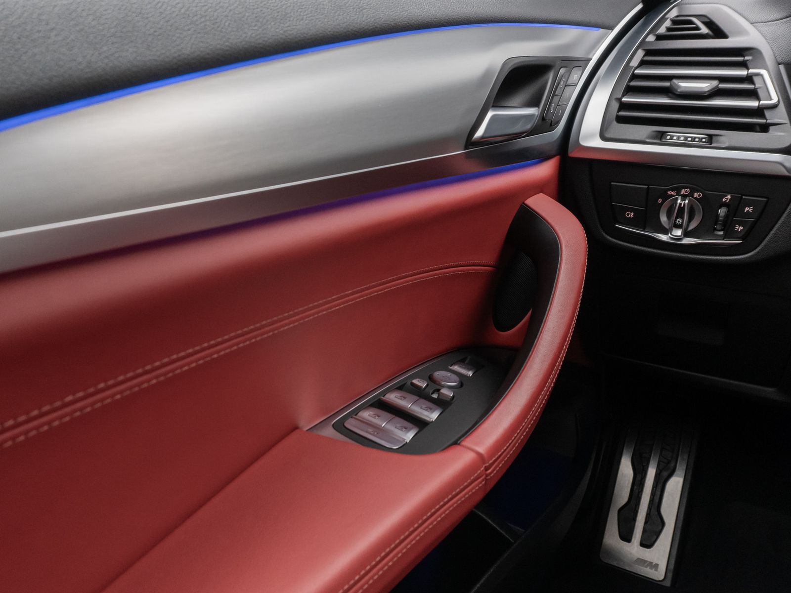 Fahrzeugabbildung BMW X4 M40i Kamera Laser HUD DAB HiFi DisplKey 21"