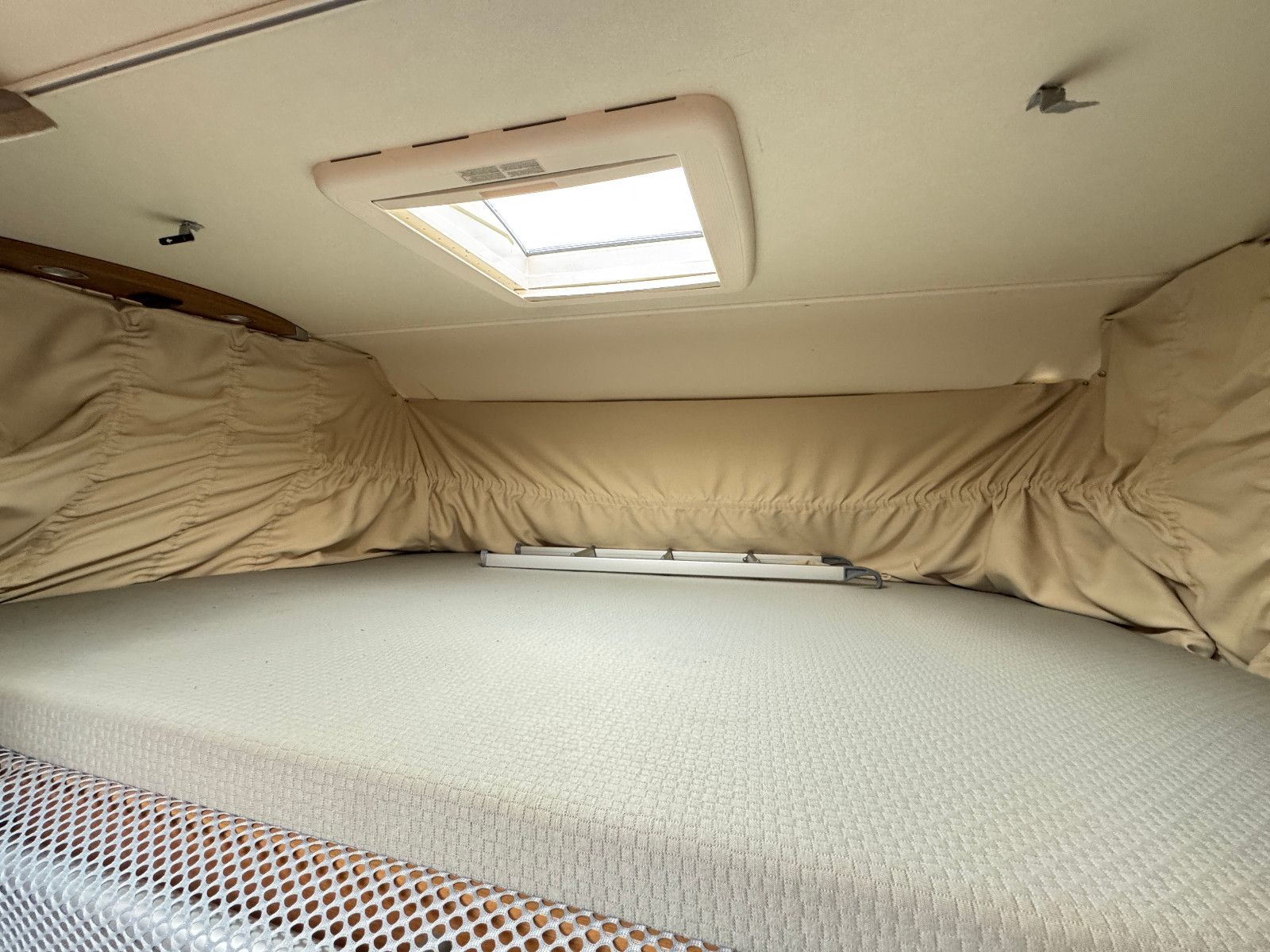 Fahrzeugabbildung Dethleffs Esprit Comfort I 7150-2 QUEENSBETT 1.HAND