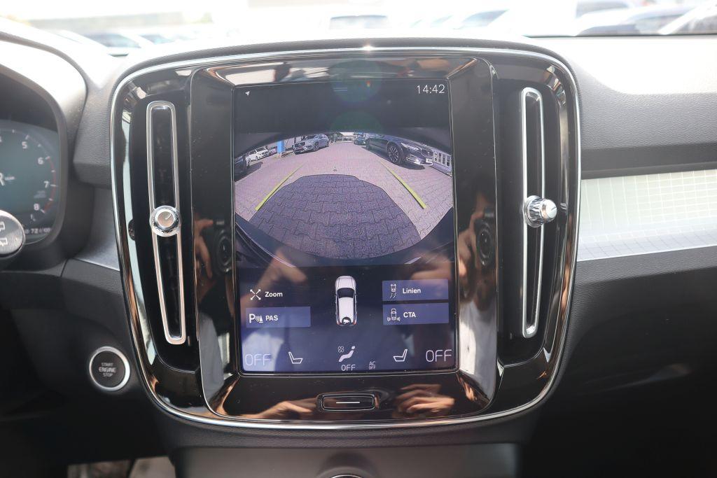 Volvo XC40 T3 Momentum Pro|NAVIGATION|R-CAM|PDC|