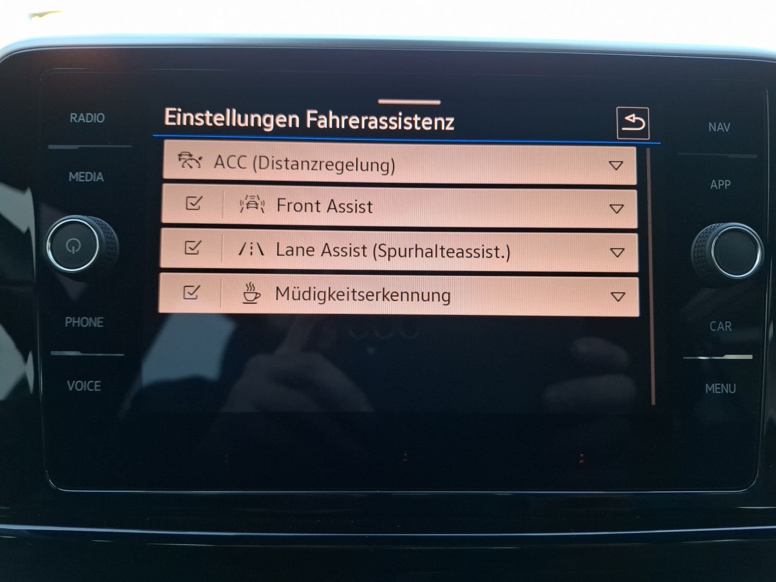 Fahrzeugabbildung Volkswagen T-Roc TSI R-Line LEDplus AID ACC APP SHZ 17"