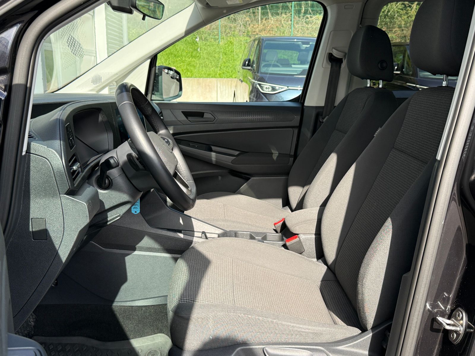 Fahrzeugabbildung Volkswagen Caddy 2.0 TDI DSG AHK DAB GRA Navi Kamera SHZ
