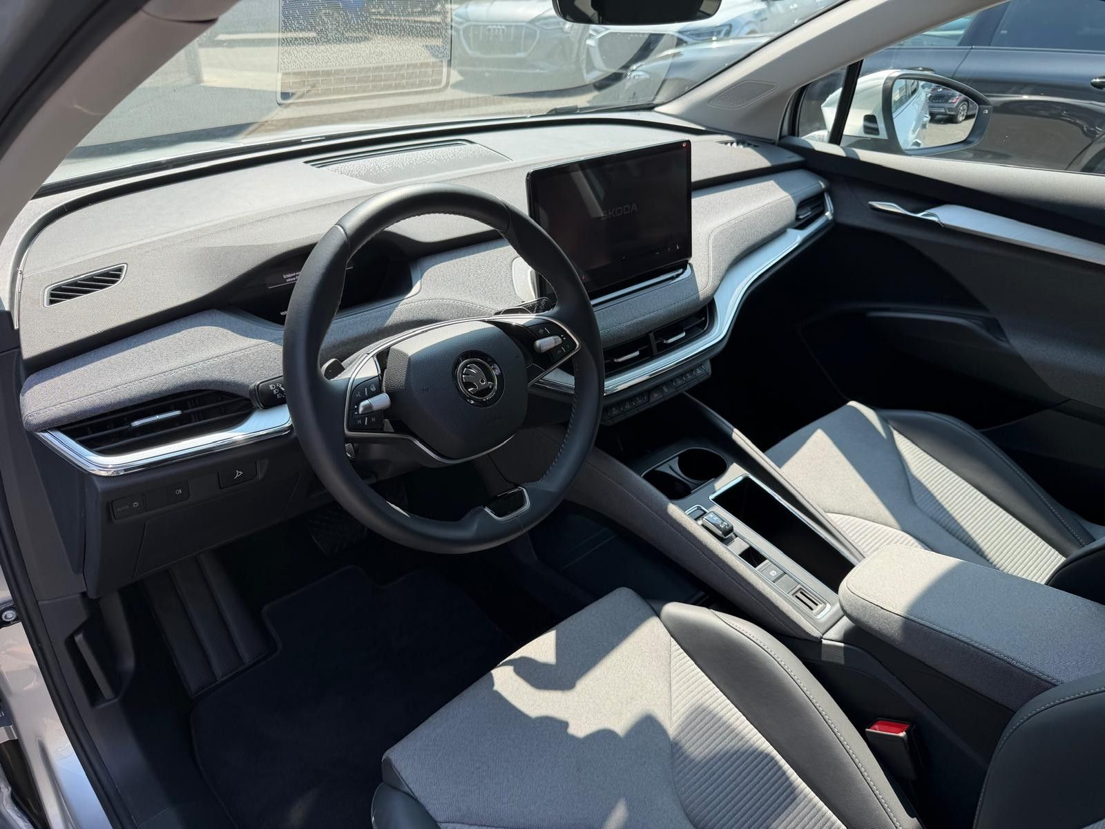 Fahrzeugabbildung SKODA Enyaq 85 4x4 Loft NAVI+LED+SHZ+KAMER+ACC+DAB+WP+