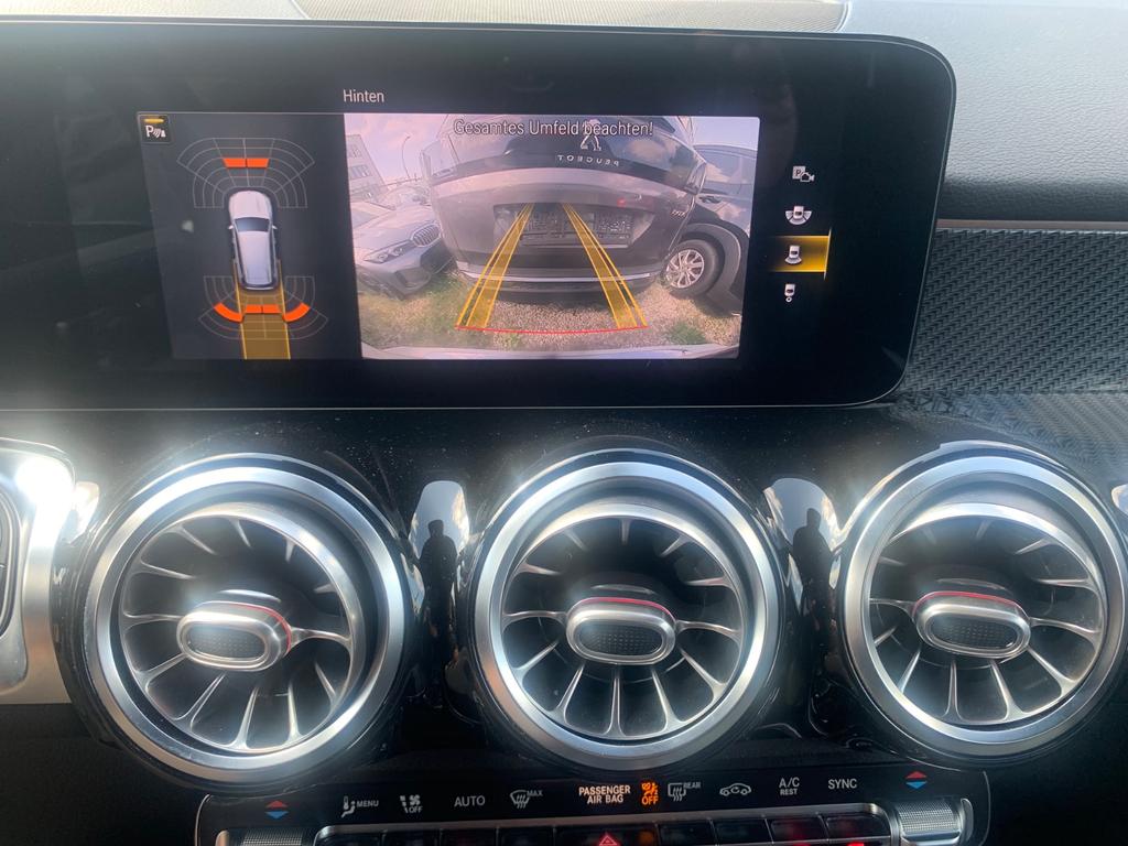 Mercedes-Benz GLB 220