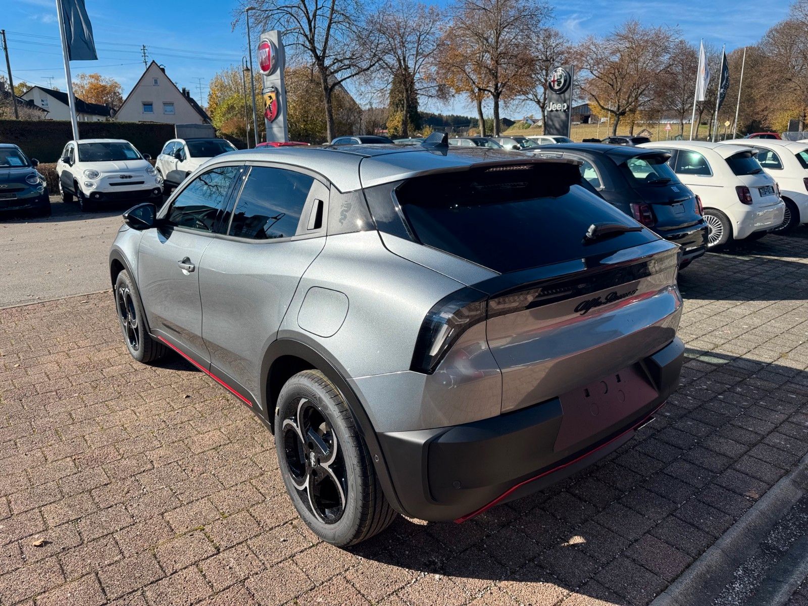 Fahrzeugabbildung Alfa Romeo Junior Ibrida Speciale 145PS Navi Kamera Massage