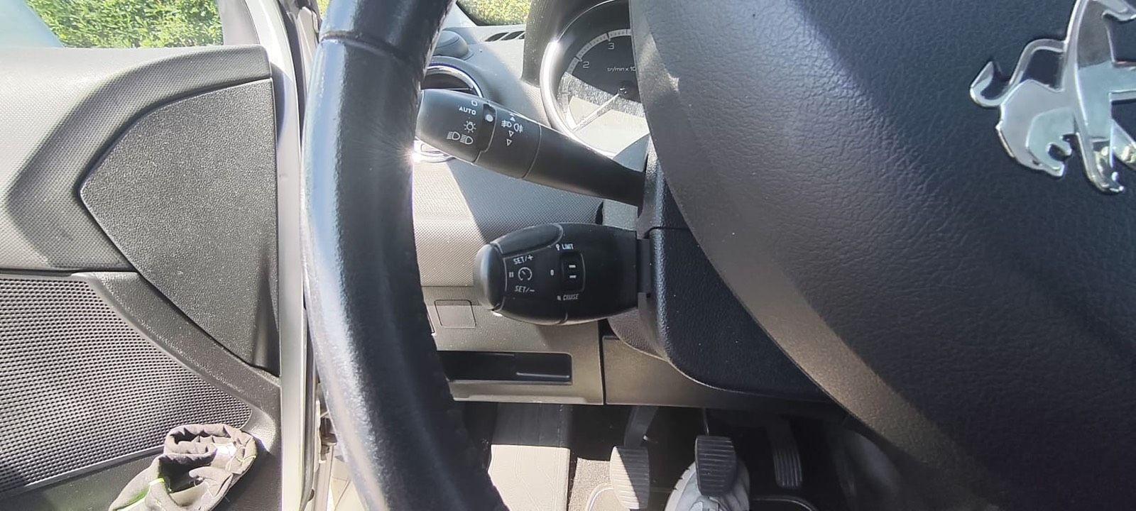Peugeot 308 2012 — photo 13