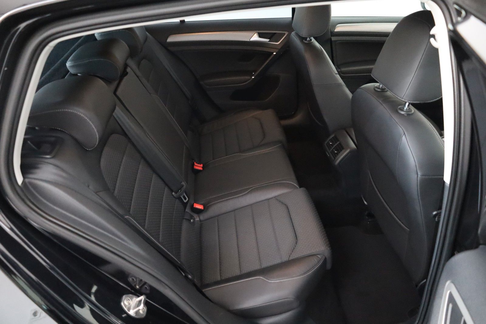 Fahrzeugabbildung Volkswagen Golf VII Lim.Comfortline BMT,T.Leder,Navi,SH,PDC