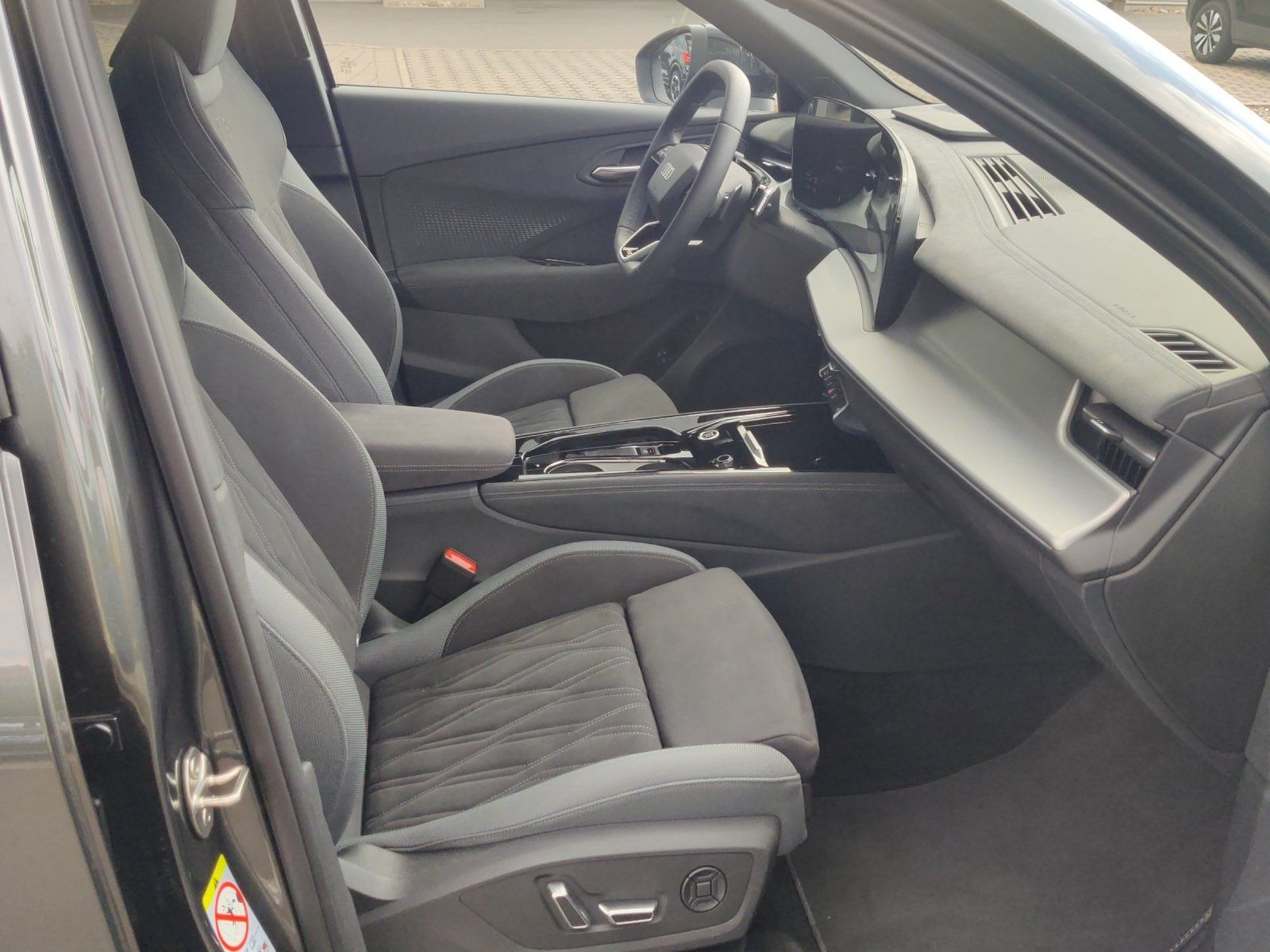 Fahrzeugabbildung Audi Q3 SUV e-hybrid Q3 e-hybrid 200 kW S tronic, Mat