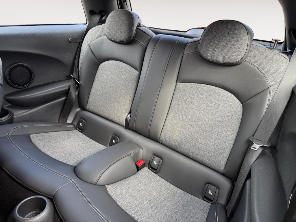 Fahrzeugabbildung MINI Mini Cooper S Aut. Classic Trim